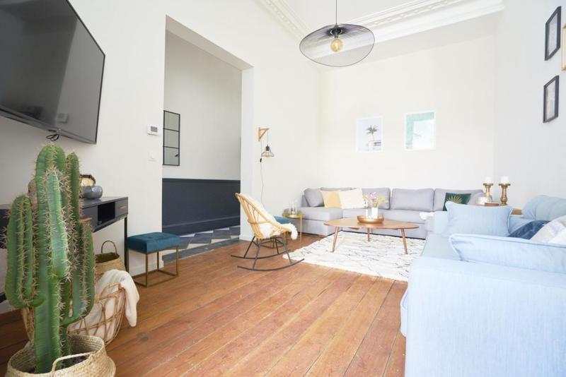 Demeure - 226 m² - 12 pièces