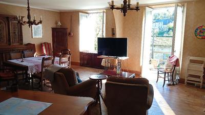 Maison - 168 m² - 8 pièces