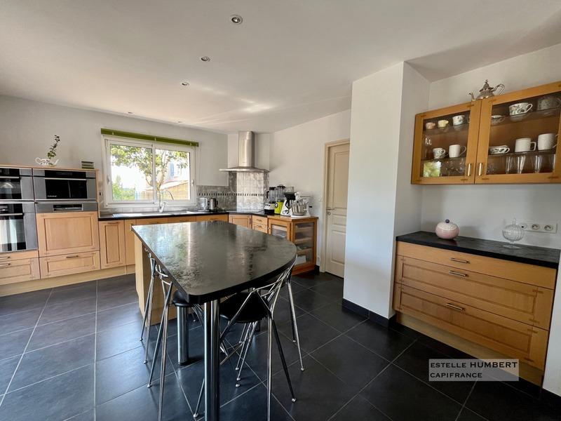 Maison - 223 m² - 8 pièces