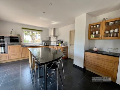 Maison - 223 m² - 8 pièces