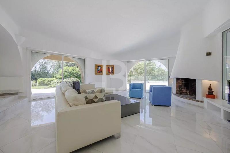 Villa - 540 m² - 10 pièces