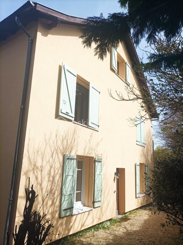 Maison - 222 m² - 9 pièces