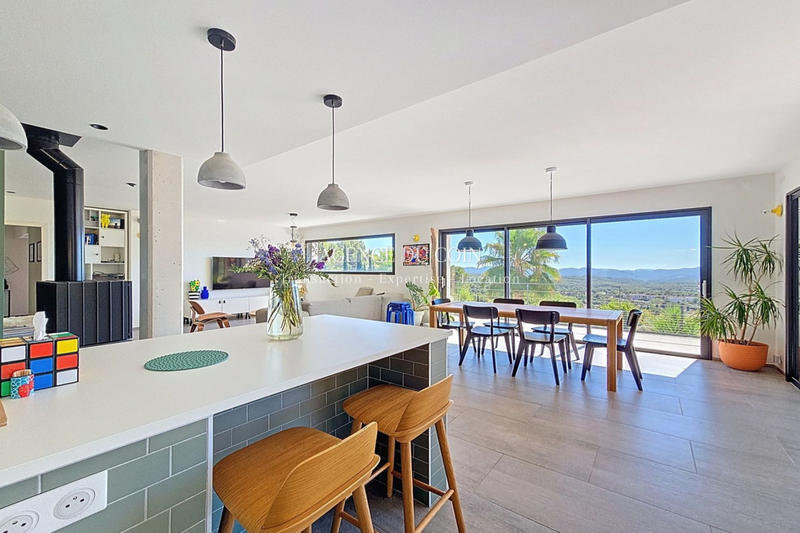 Maison - 215 m² - 6 pièces