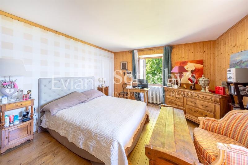 Maison - 261 m² - 13 pièces