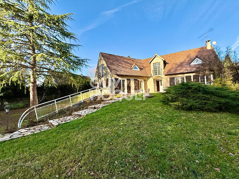 Maison - 213 m² - 8 pièces