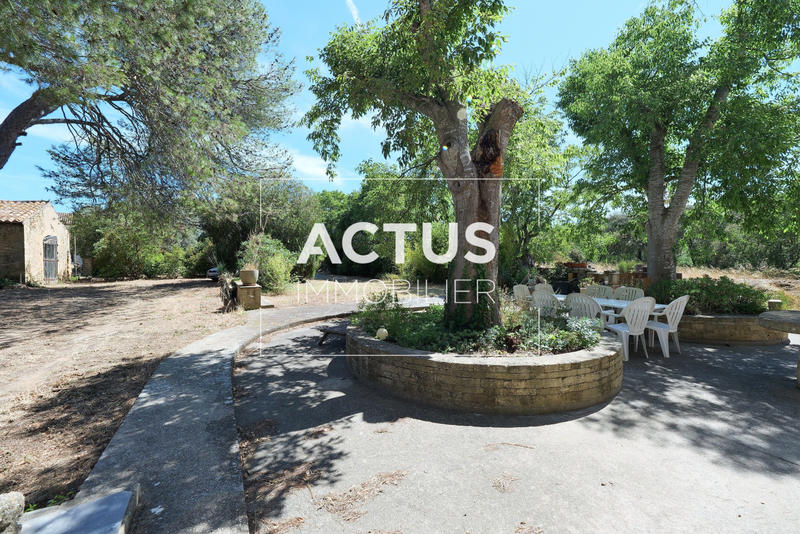 Maison - 237 m² - 8 pièces