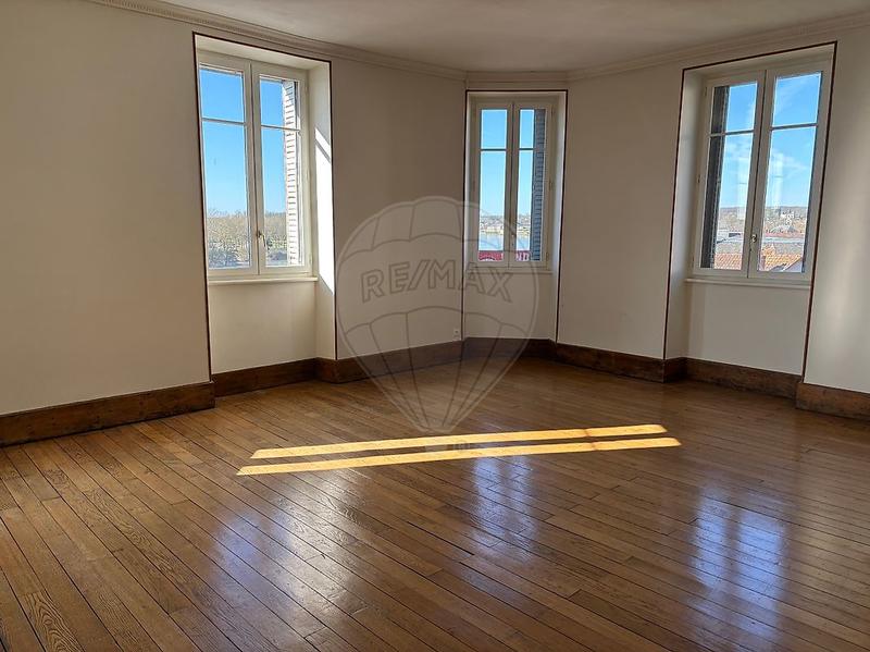 Appartement - 90 m² - 3 pièces