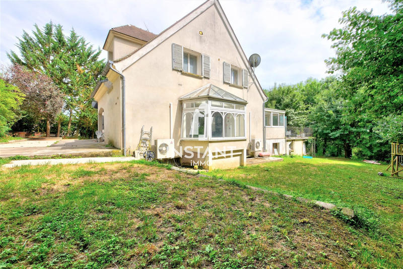 Maison - 210 m² - 9 pièces