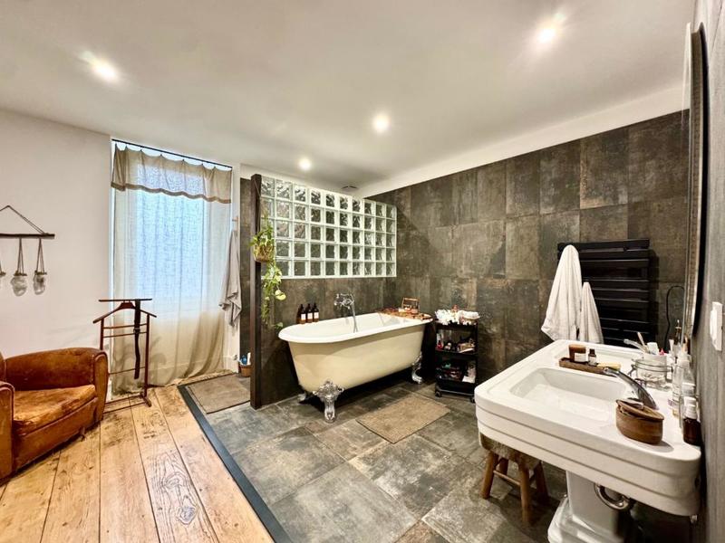 Maison de ville - 238 m² - 8 pièces