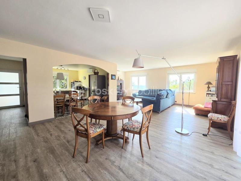 Villa - 227 m² - 8 pièces