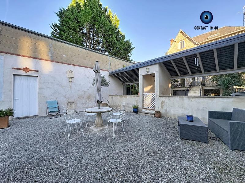 Maison - 224 m² - 8 pièces