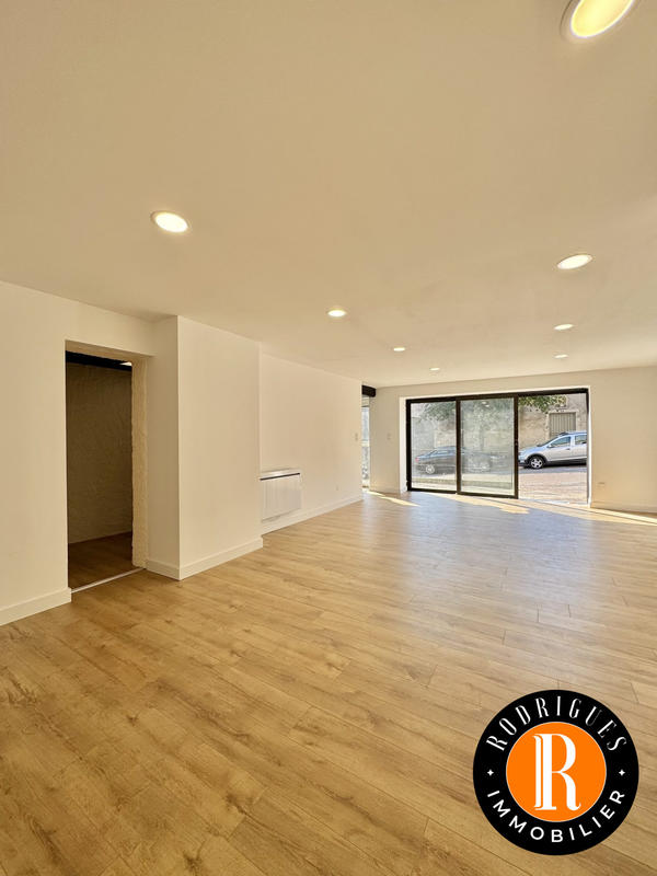 Local commercial - 121 m² - 3 pièces