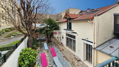 Maison - 250 m² - 9 pièces