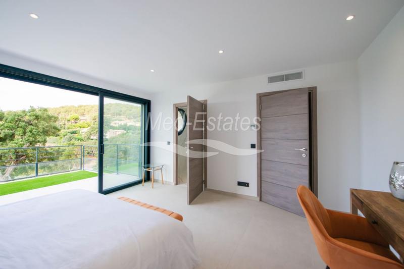 Maison contemporaine - 250 m² - 6 pièces