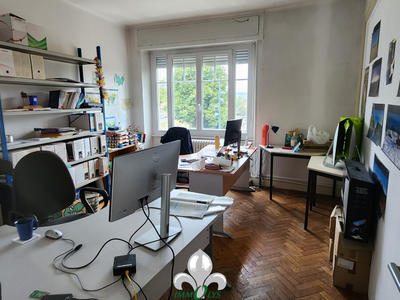 Bureau - 128 m² - 7 pièces
