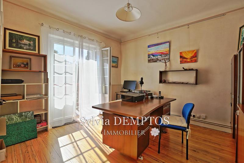 Maison - 273 m² - 12 pièces