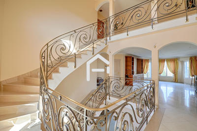 Maison - 450 m² - 10 pièces