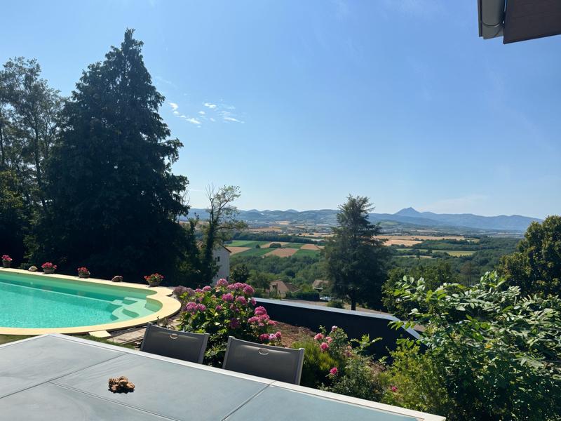 Maison - 217 m² - 8 pièces