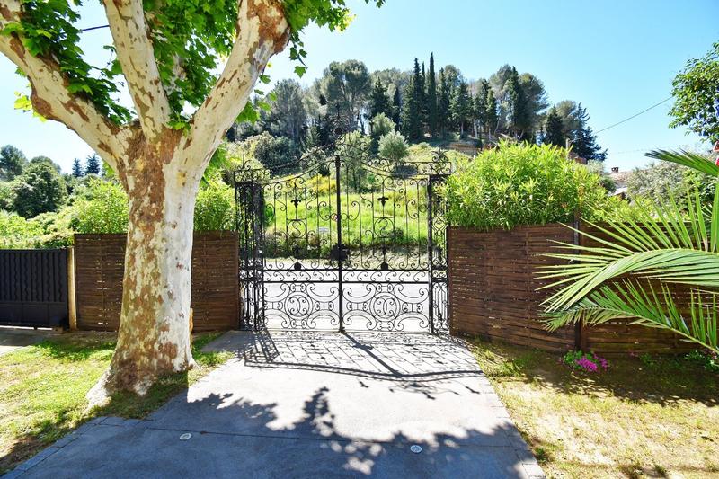 Maison - 265 m² - 7 pièces