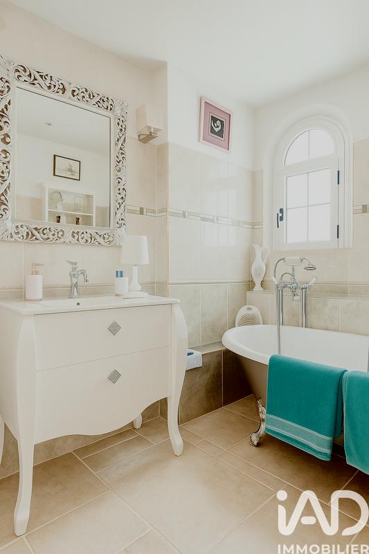 Maison - 300 m² - 7 pièces