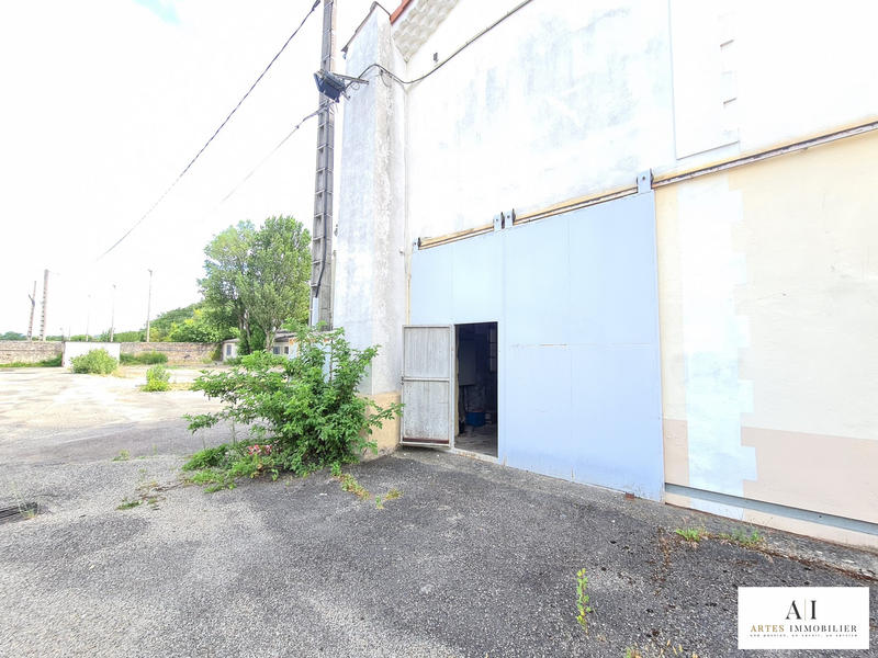 Parking / Garage - 305 m²