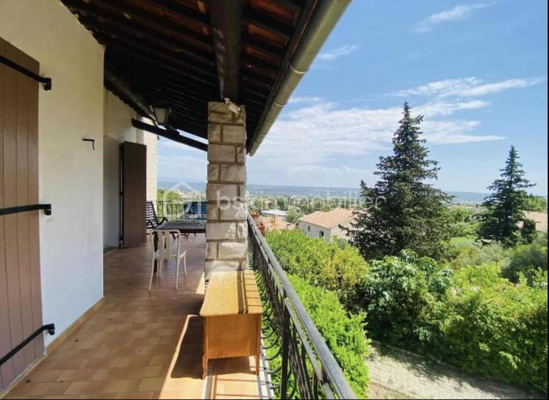 Maison - 210 m² - 7 pièces