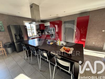 Maison - 98 m² - 4 pièces