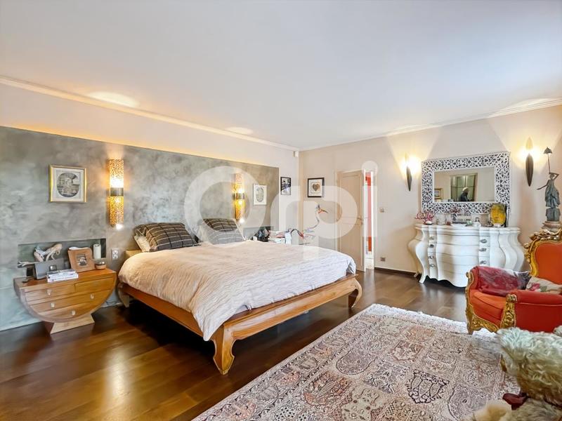 Moulin - 550 m² - 7 pièces