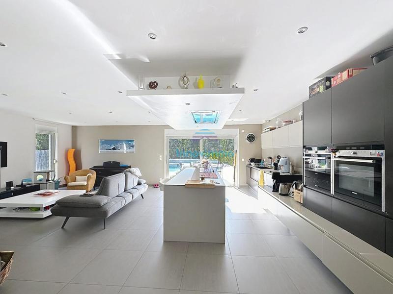 Maison - 187 m² - 5 pièces