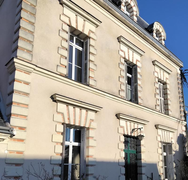 Maison - 230 m² - 9 pièces