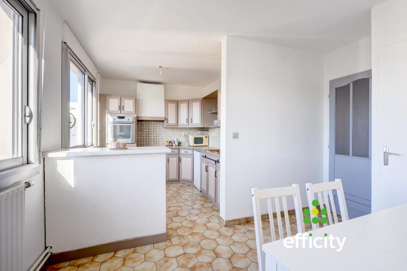 Appartement - 97 m² - 5 pièces