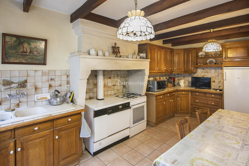 Propriété - 240 m² - 12 pièces