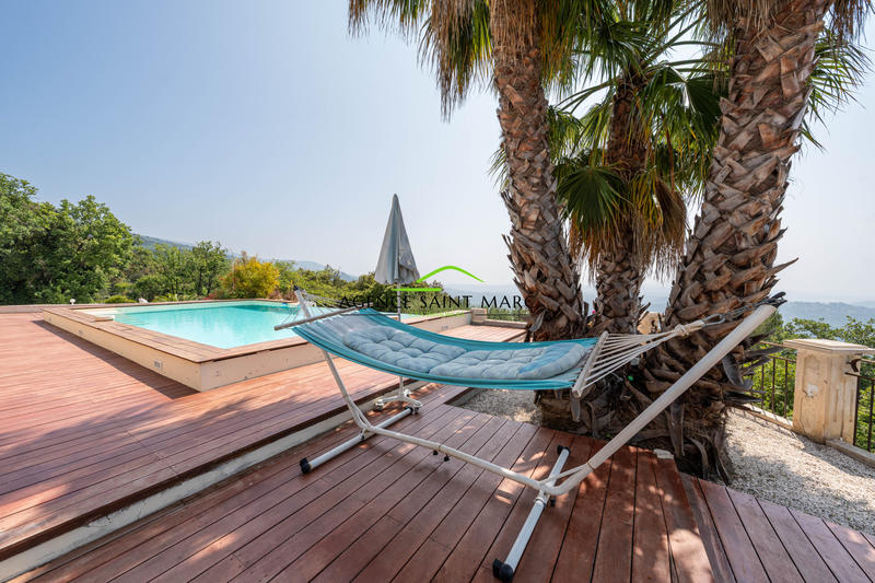 Villa - 235 m² - 6 pièces