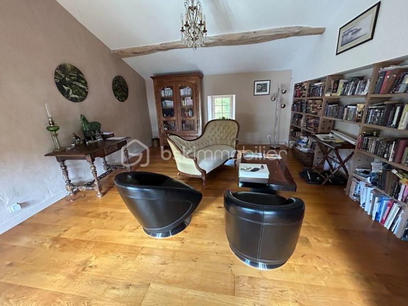 Propriété - 800 m² - 23 pièces