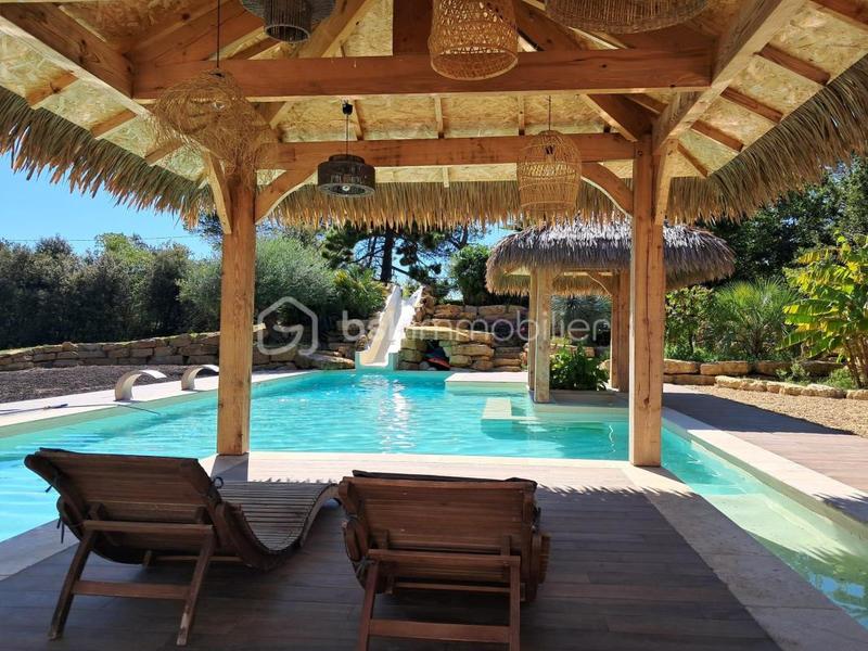 Propriété - 237 m² - 8 pièces