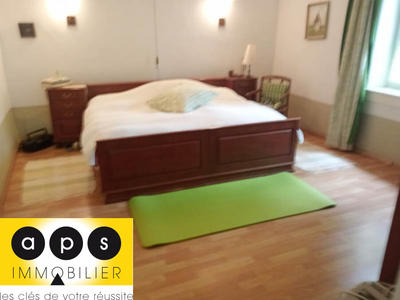 Maison - 220 m² - 10 pièces