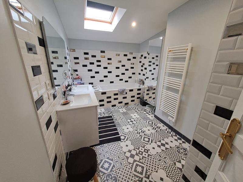 Maison de maîtres - 240 m² - 9 pièces