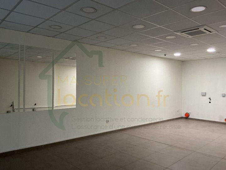 Local commercial - 70 m² - 1 pièce