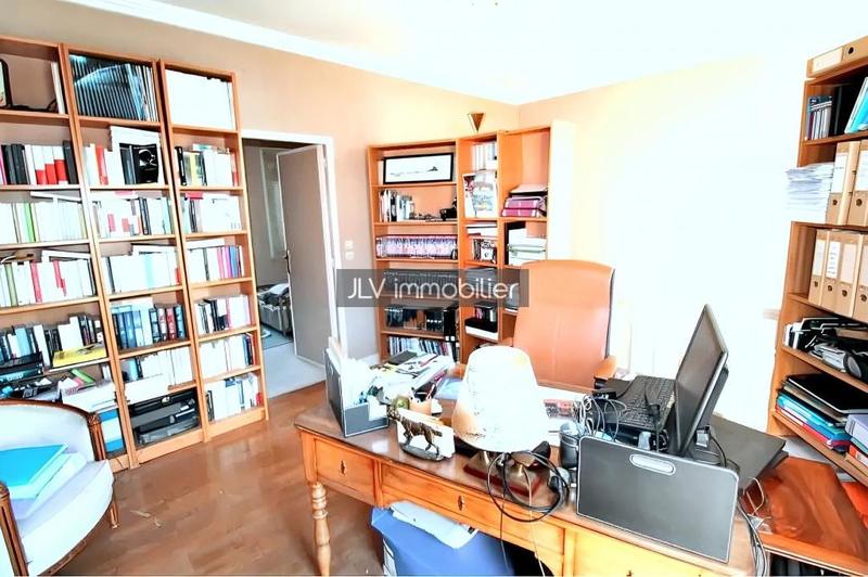 Maison - 258 m² - 11 pièces