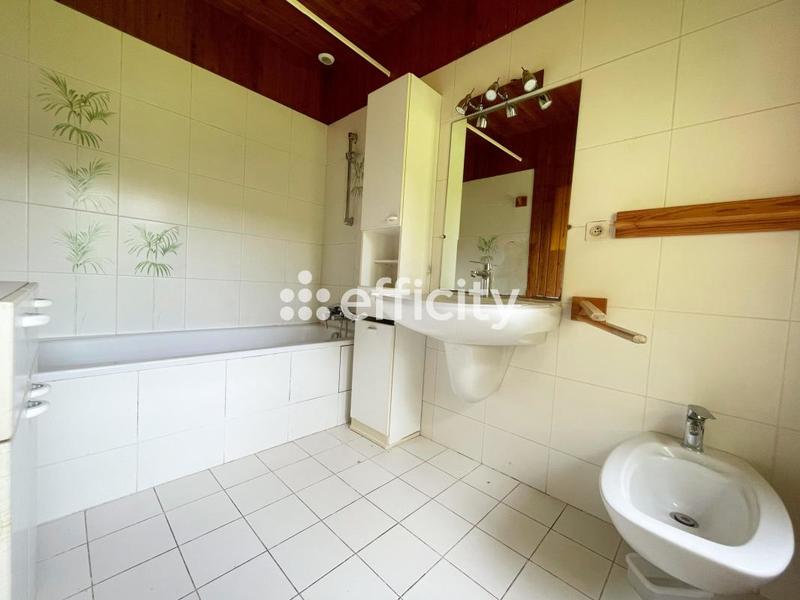 Maison - 225 m² - 7 pièces