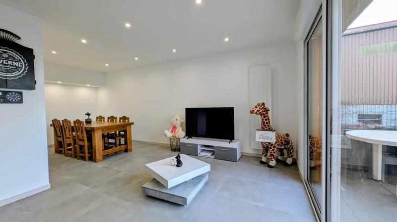 Maison - 161 m² - 6 pièces