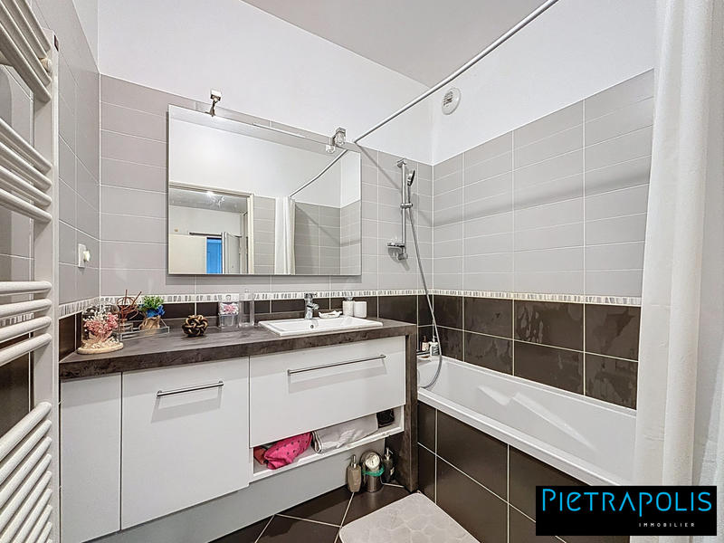 Appartement - 65 m² - 3 pièces