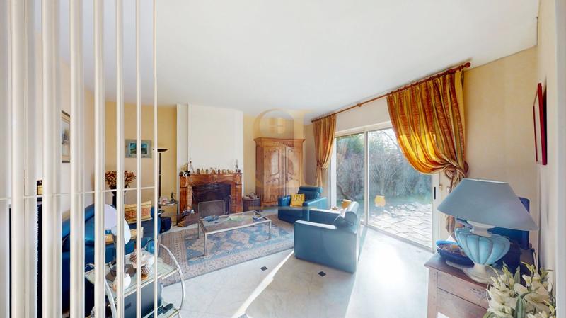 Maison - 180 m² - 8 pièces