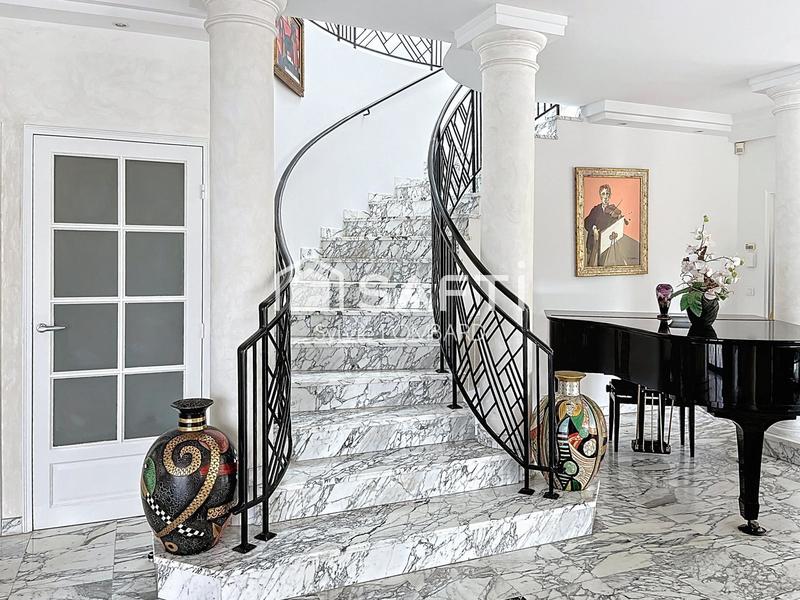 Villa - 356 m² - 10 pièces