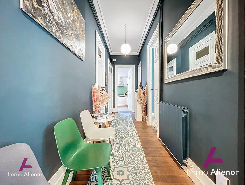 Appartement - 120 m² - 5 pièces