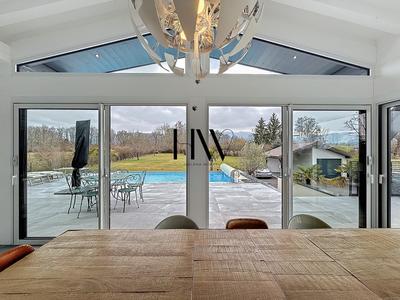 Appartement - 270 m² - 8 pièces