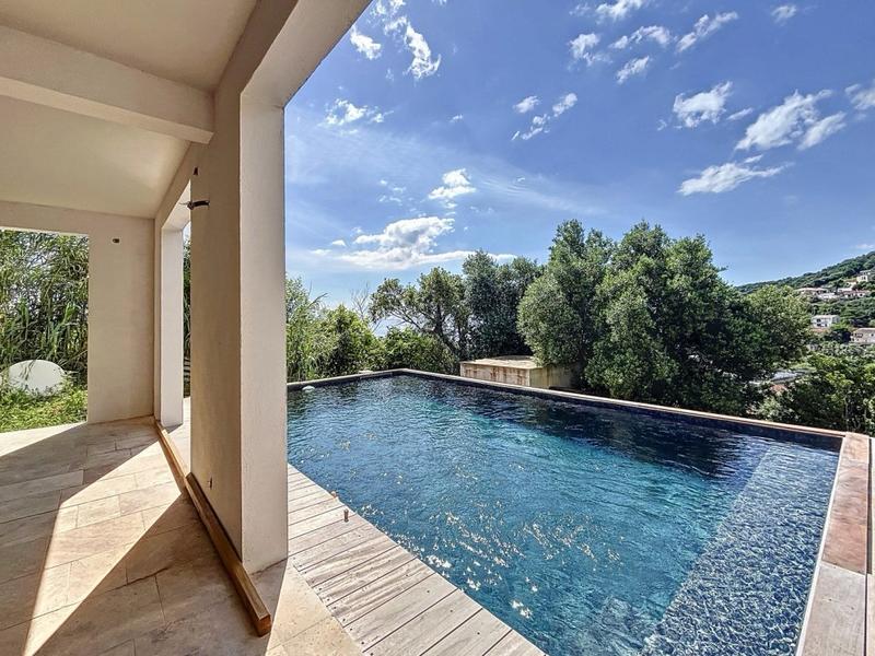 Villa - 200 m² - 9 pièces