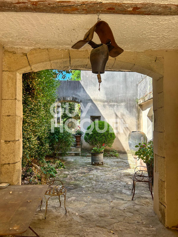 Maison - 270 m² - 10 pièces