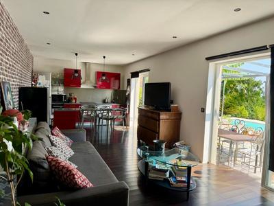 Maison - 210 m² - 7 pièces