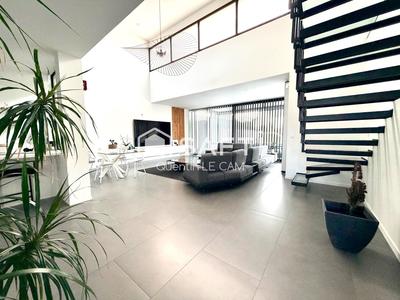 Maison - 187 m² - 9 pièces